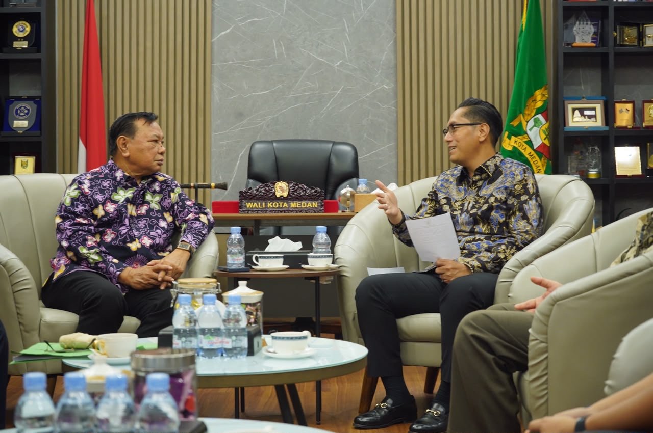 Rico Waas menawarkan TPU Simalingkar B untuk warga Suka Maju